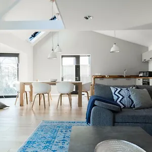 The Cliffside Loft - Distinctly Modern 3 Bdr Riverside Apartment Bath